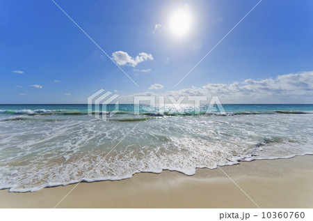 Beach 10360760