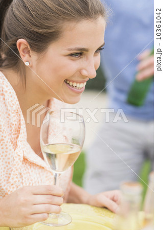 Woman drinking white wineの写真素材 [10361042] - PIXTA