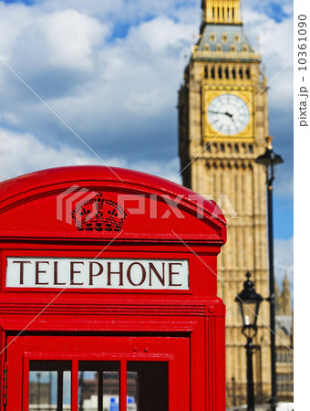 UK, London, Phone booth with Big Ben behind 10361090