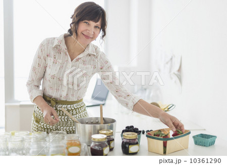 Woman making preserves in kitchen 10361290