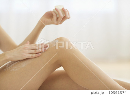Studio shot of young woman caring for skin 10361374