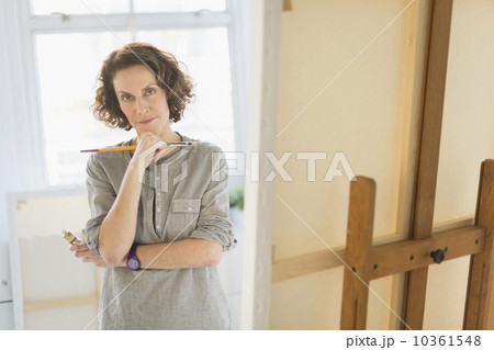 Portrait of female painter in studio 10361548