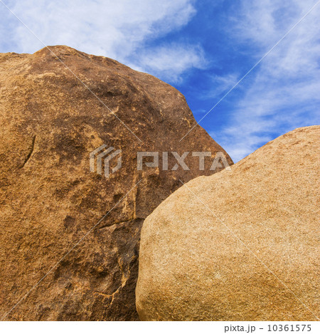 USA, California, Joshua Tree National Park, Detail of boulders 10361575
