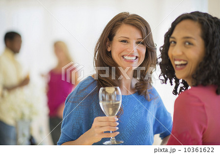 Friends at party 10361622