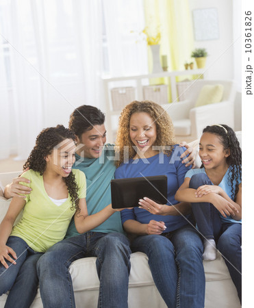 Parents with daughters (10-13) using tablet pc 10361826