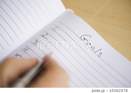 Close up of man's hand writing New Years resolution in notebook, studio shot 10362078