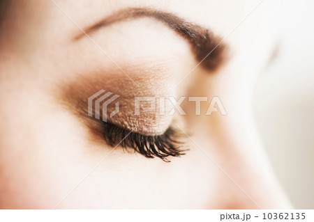Studio close-up of woman's eye 10362135