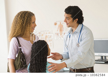 Mother with daughter (12-13) visiting pediatrician 10362584
