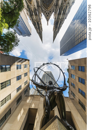 USA, New York City, Low angle view of statue outside Rockefeller Center USA, New York City, Low angle view of statue outside Rockefeller Center 10362796