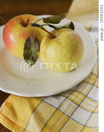 Still life with apples 10363201