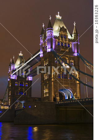 UK, England, London, Tower Bridge at night 10363226