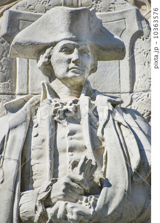 USA, New York City, Washington Square Park, George Washington monument 10363576