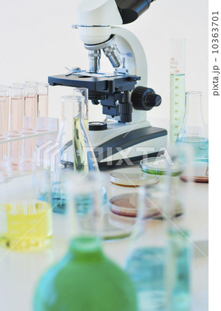 Beakers and microscope 10363701