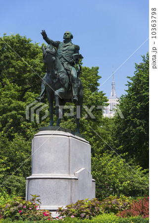 USA, New York State, New York City, Union Square Park, Statue of George Washington 10363798