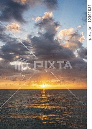 Sun setting over sea Sun setting over sea 10363882