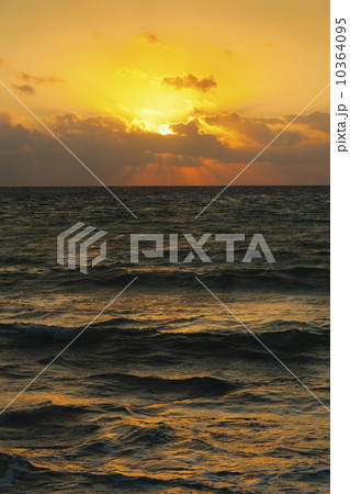 Seascape at sunset 10364095