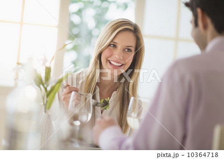Couple eating dinner in restaurant Couple eating dinner in restaurant 10364718