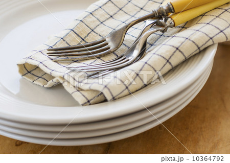 Forks, napkin and plates 10364792