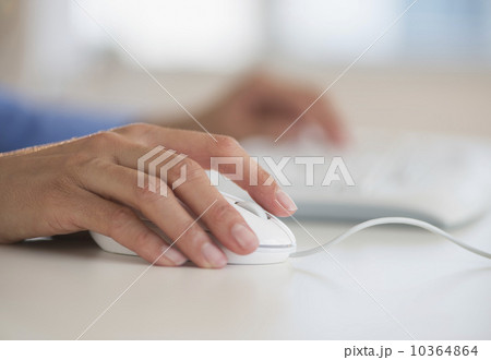 Human hand with computer mouse 10364864