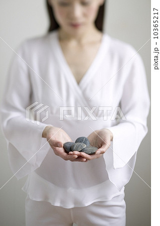 Young woman holding stones 10365217