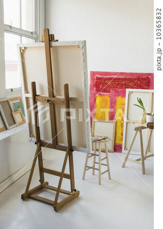 Painter's studio 10365832