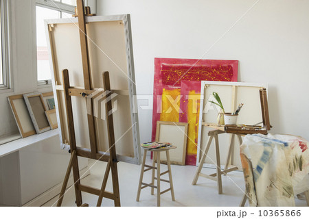 Painter's studio 10365866