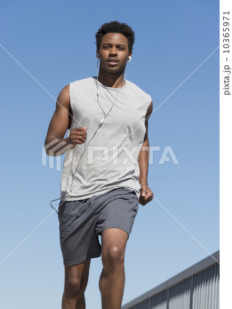 Man jogging 10365971