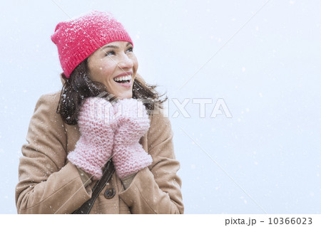 Portrait of woman in winter clothes 10366023