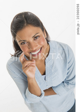 Studio shot of young woman smiling 10366098