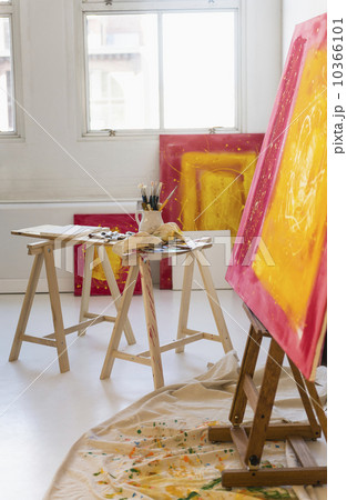 Artist's studio 10366101
