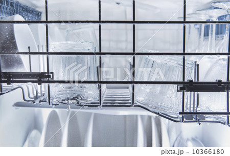Crockery in dishwasher 10366180
