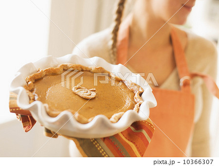 Woman holding pumpkin pie 10366307