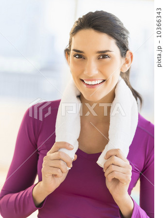 Young woman exercising Young woman exercising 10366343