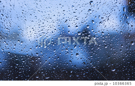 Droplets on window 10366365