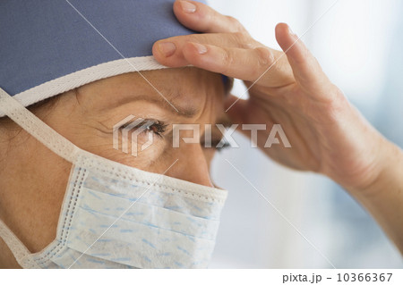 Portrait of female surgeon Portrait of female surgeon 10366367