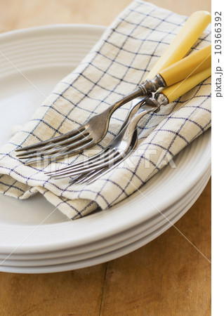 Forks, napkin and plates Forks, napkin and plates 10366392