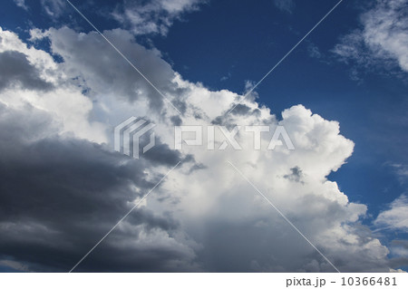 Puffy clouds on sky 10366481