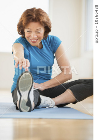 Senior woman stretching 10366488