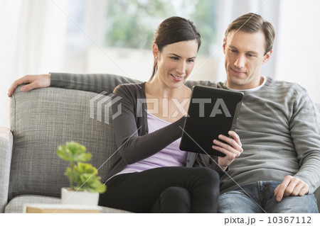 Couple using tablet pc 10367112