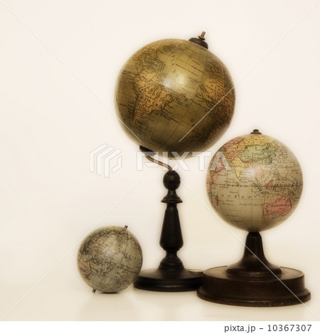 Antique globes 10367307