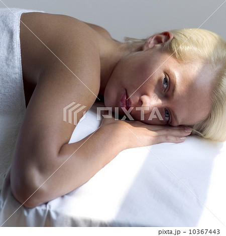 Young woman on a masseuse table 10367443