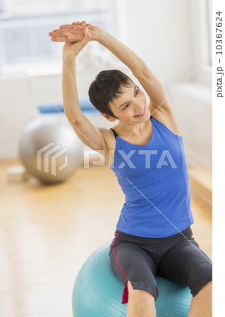 Mature woman exercising in gym 10367624