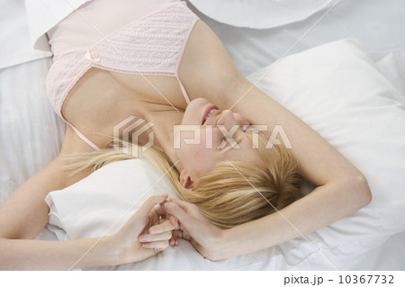 Smiling woman stretching in bed Smiling woman stretching in bed 10367732