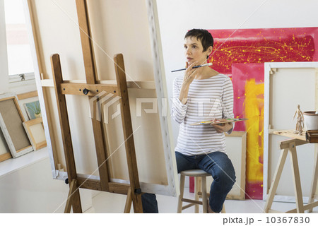 Female artist painting in her studio 10367830