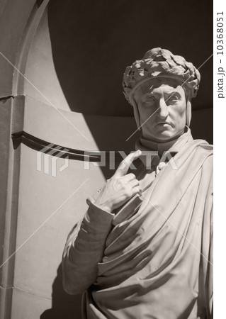 Statue of Dante Allighiere Florence Italy 10368051