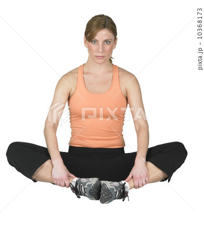 Young woman exercising 10368173