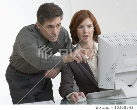 Business people looking at computer screen Business people looking at computer screen 10368542