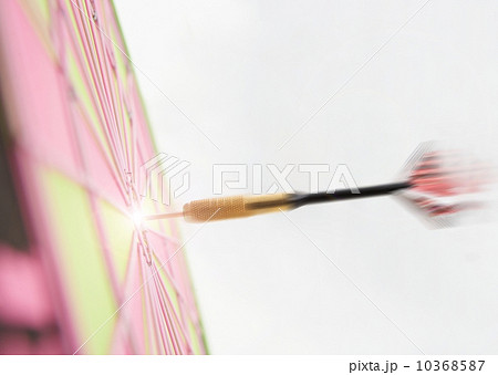 Closeup of dart hitting bulls eye Closeup of dart hitting bulls eye 10368587