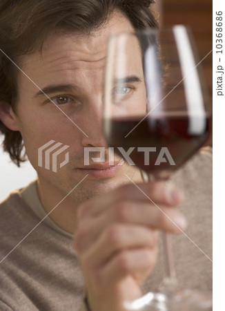 Closeup of man scrutinizing red wine 10368686