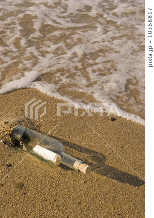 Message in a bottle on beach 10368817